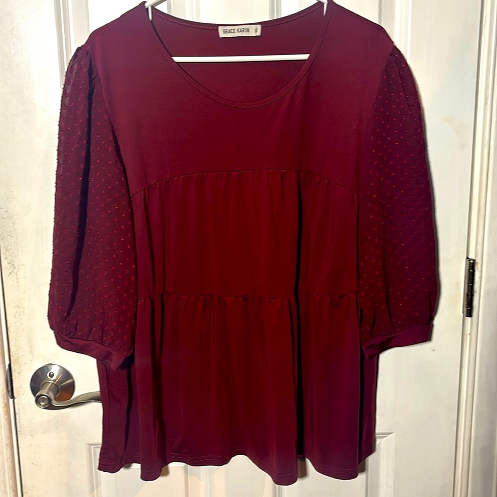 Women’s blouse, professional looking and great condition